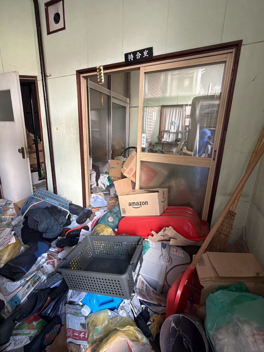 LINE_ALBUM_病院片付け_260816_83